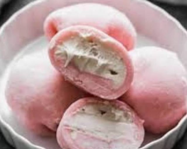 Strawberry Mochi Ice Cream (6 Pcs).