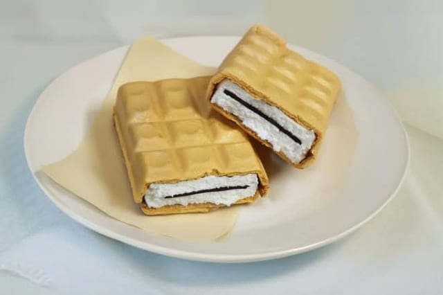 Monaka Choco Ice Cream Wafer.