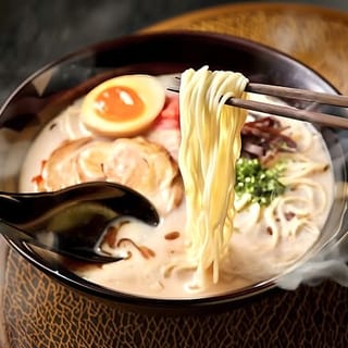 Tonkotsu Ramen (豚骨ラーメン)